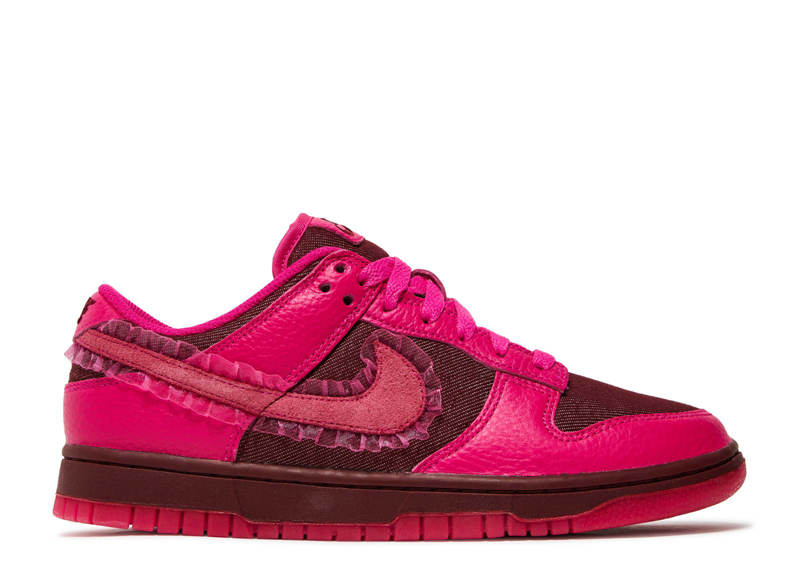 Womens DUNK LOW VALENTINES DAY (PREOWNED)