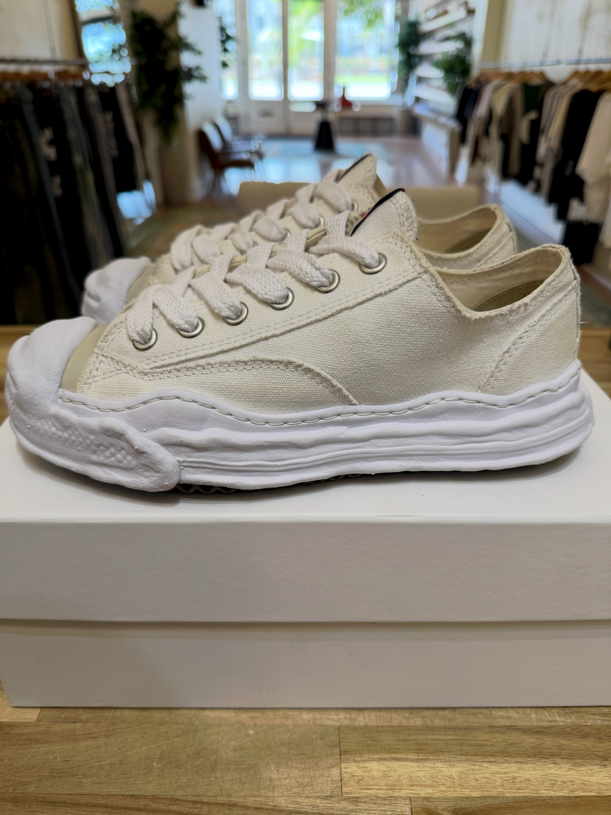 Maison Mihara Yasuhiro Hank OG Sole Canvas Low White (Preowned)
